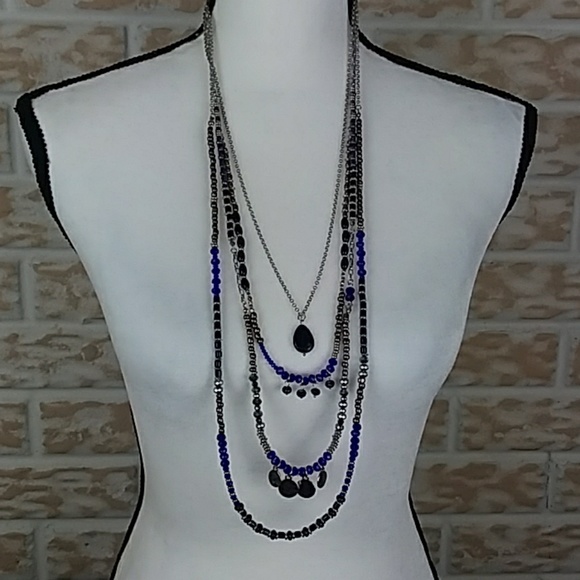 Jewelry - 🌸Beautiful blue layered necklace